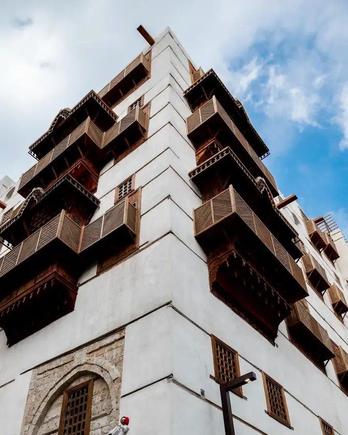 جدة التاريخية، رواشين خشبية على واجهة حجرية